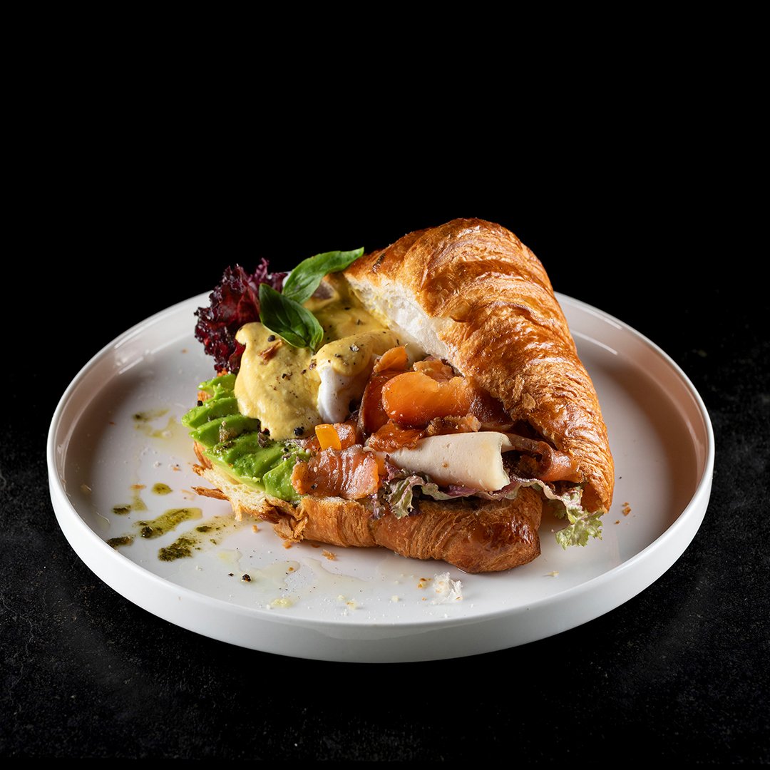 Füme Somon & Avokado Kruvasan Sandviç